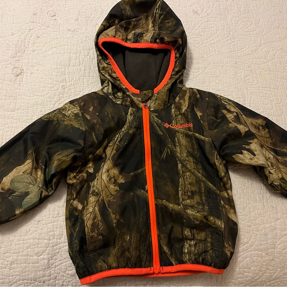 Children’s Columbia fleece lined rain jacket. Size 6-12 months. Camo pattern